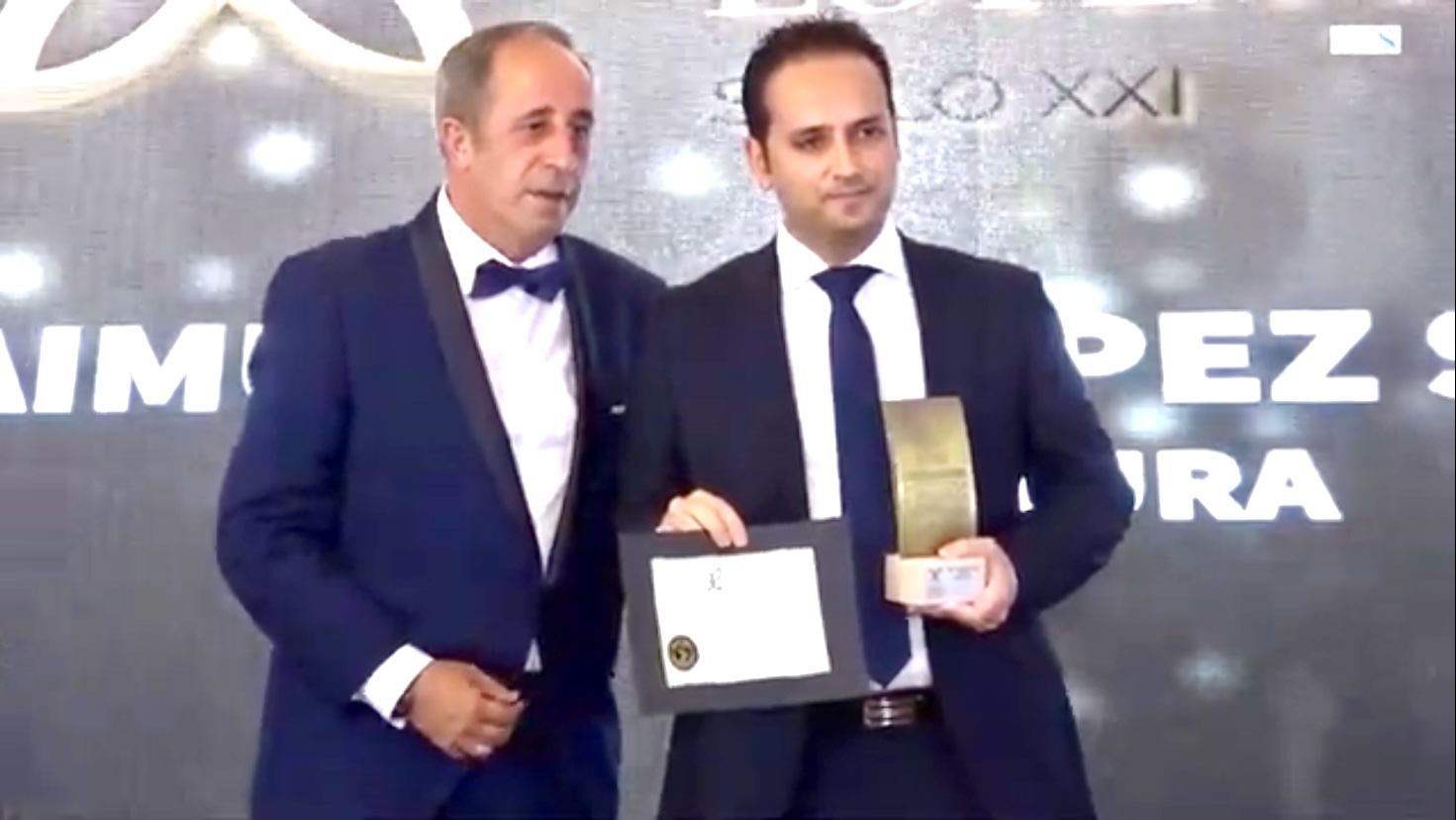 El Dr. Raimundo López, cirujano plástico de Hospital Parque Vegas Altas, galardono con el Premio Nacional de Medicina y Estética